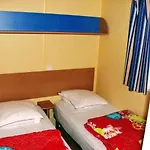 Zecamping 3 Etoiles Animaux Acceptes Tennis Piscine אתר קמפינג Verteillac