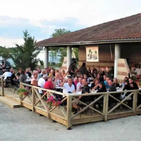 Campsite 3 Etoiles - Piscine - Eeefag Verteillac