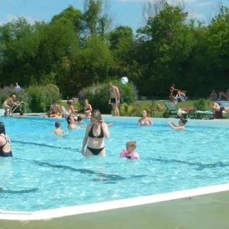 Zecamping 3 Etoiles Piscine Chiens Acceptes Locatif Tv Bbq 32M2 6 Pers