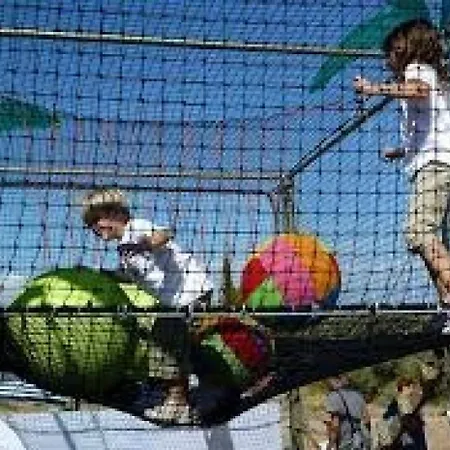 Parque de Campismo 3 Etoiles - Piscine - Eeefaf Verteillac